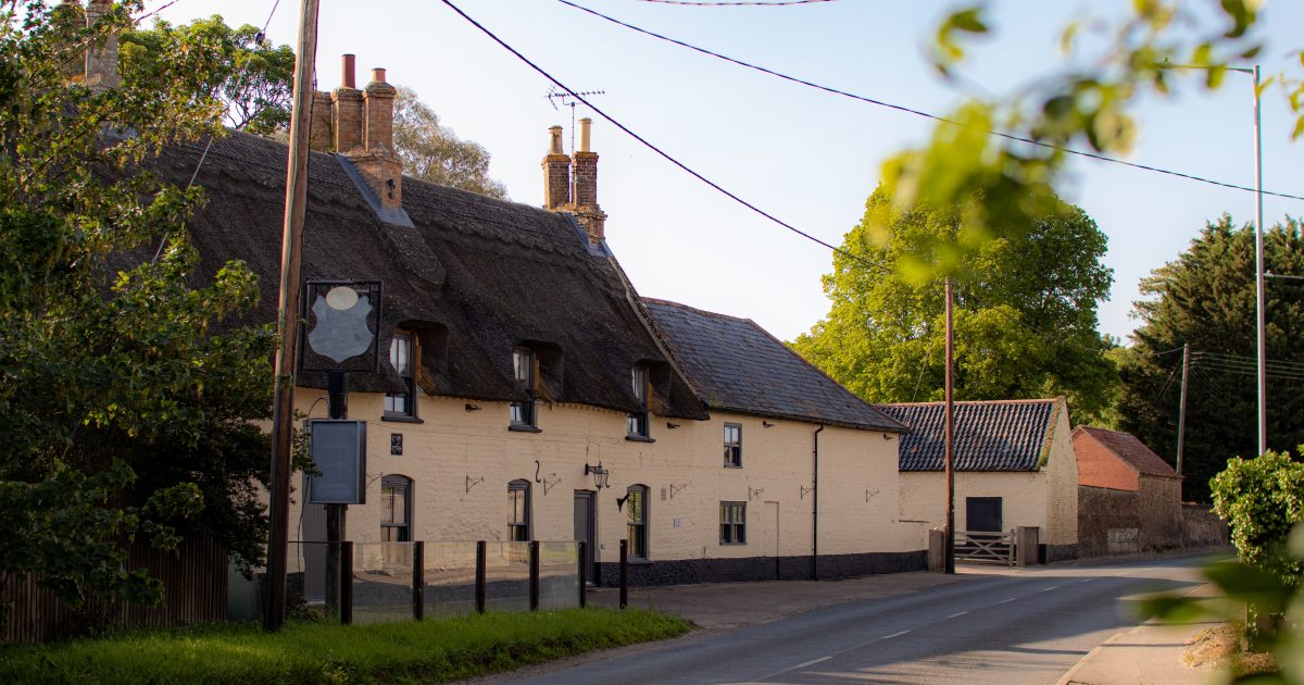 Breckland Thatched Cottage in Norfolk with Hot Tub