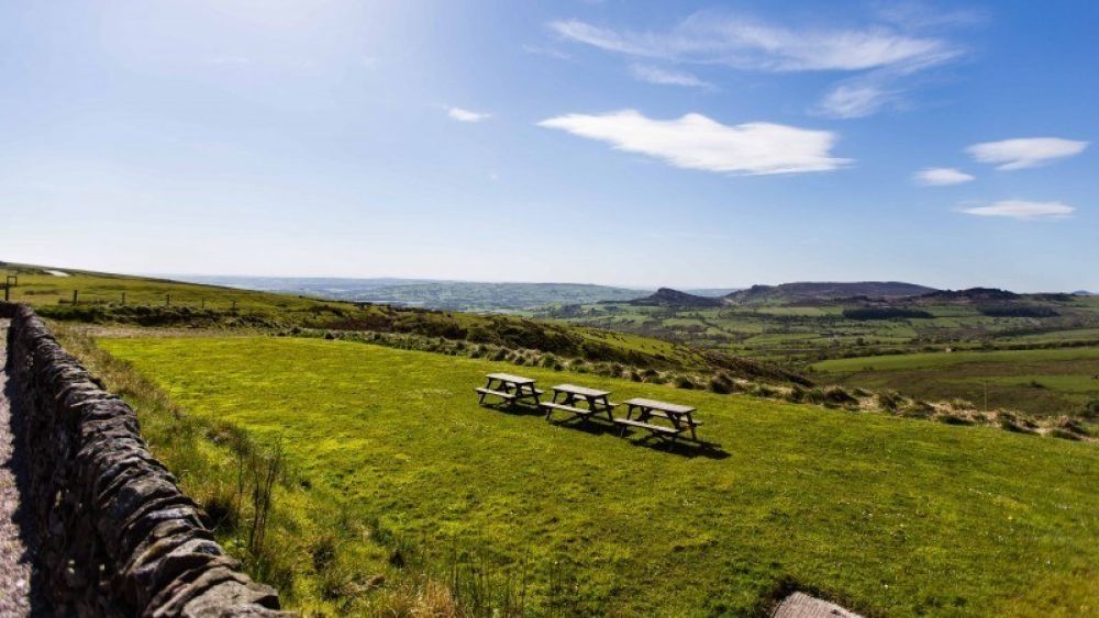 17th-century-coach-inn-all-ensuite-property-in-beautiful-peak-district