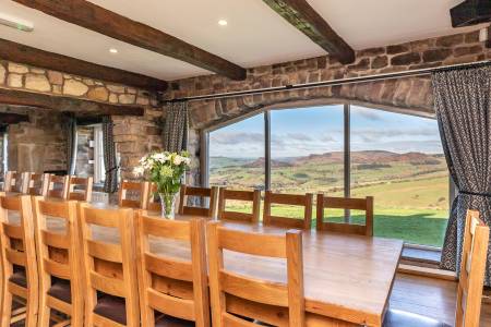 17th-century-coach-inn-all-ensuite-property-in-beautiful-peak-district