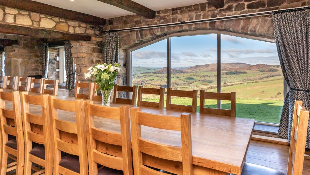 17th-century-coach-inn-all-ensuite-property-in-beautiful-peak-district