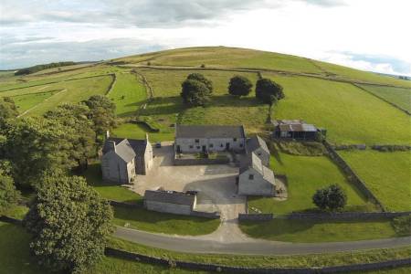 Hurdlow Grange- 6 Properties set in rolling hills