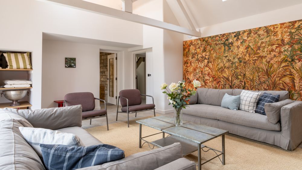 ARC Painswick: A Grand Cotswolds House With Swimming Pool Sleeping Up to 24 People.