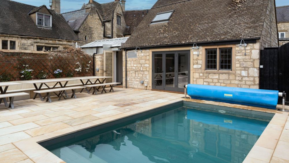 ARC Painswick - Grand Cotswolds House with Swimming Pool (heated May - Sept) Sleeps up to 24 People.