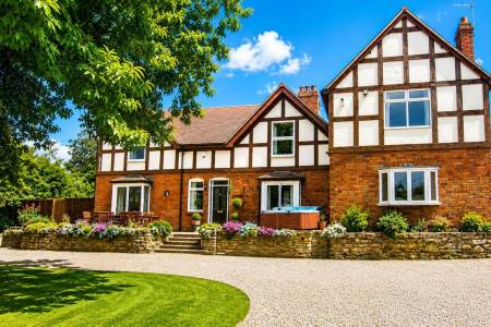 Arden Hill Farm House, Stratford upon Avon, Sleeps 16, Hot Tub &amp; Snooker Room