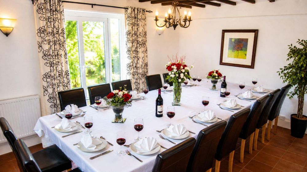 Arden Hill Farm House, Stratford upon Avon, Sleeps 16, Hot Tub &amp; Snooker Room