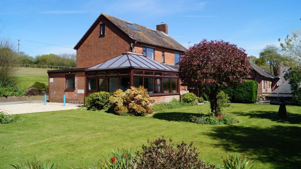 Horses welcome! Arniss Farmhouse and lodge in the New Forest. sleeps 12-20