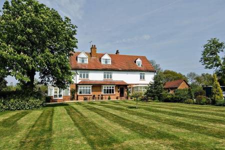 Ashleigh House sleeps 24 with Hot Tub, Snooker Table & full fibre WiFi