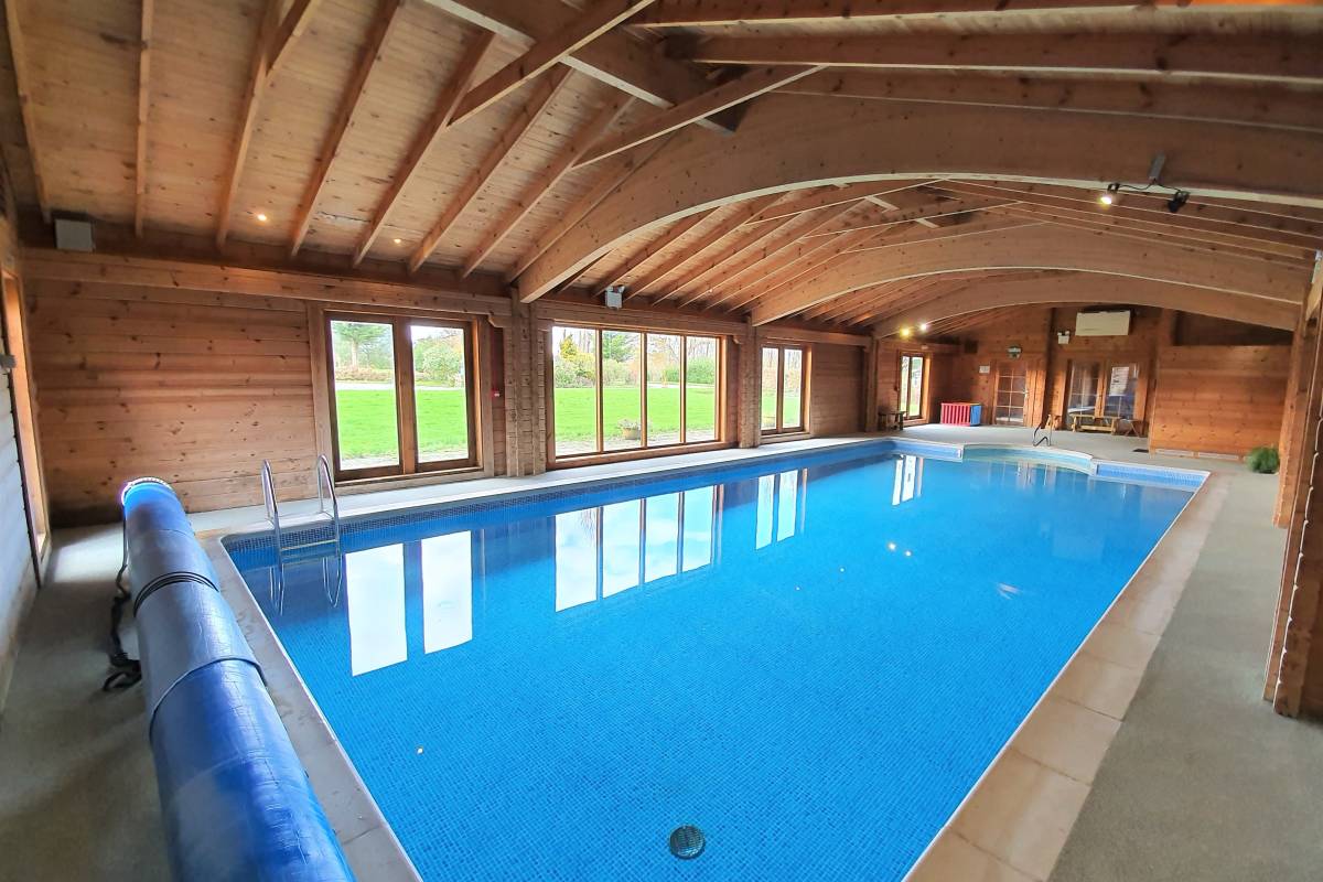 Beatrice Barn for 10 with Private Hot Tub & Indoor Pool