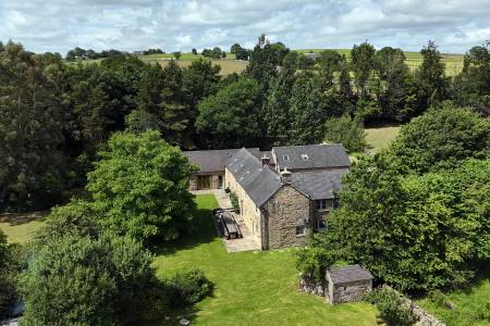 Oak Tree Farm Beautifully Converted and Secluded Farmhouse in the stunning Peak District