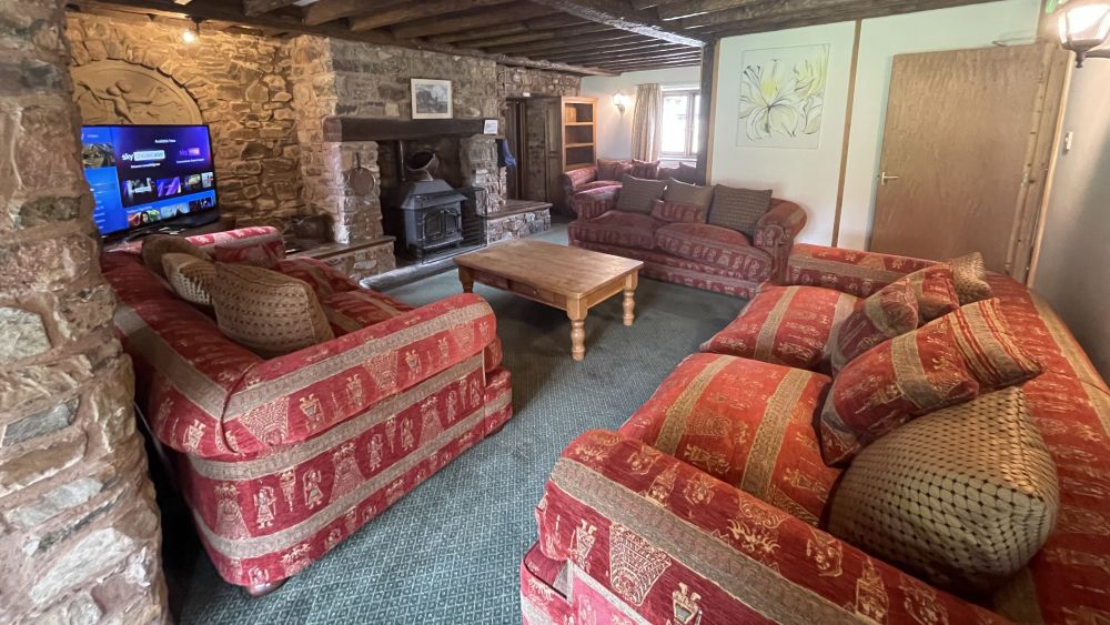 Duvale Barn in Tiverton, Mid Devon adaptable for all occasions to sleep 10-42 guests