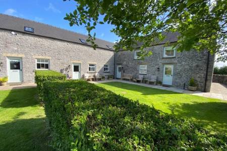 Endmoor Farm in Monyash, Bakewell for 1-26