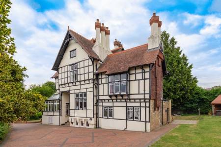 Fairlea Grange - Nestled in the heart of Abergavenny, sleeps 12-24