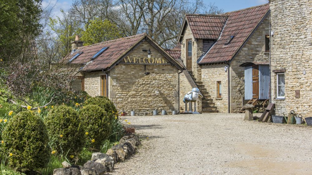 Group accommodation in the Cotswolds - Fosse courtyard cottages sleep 16