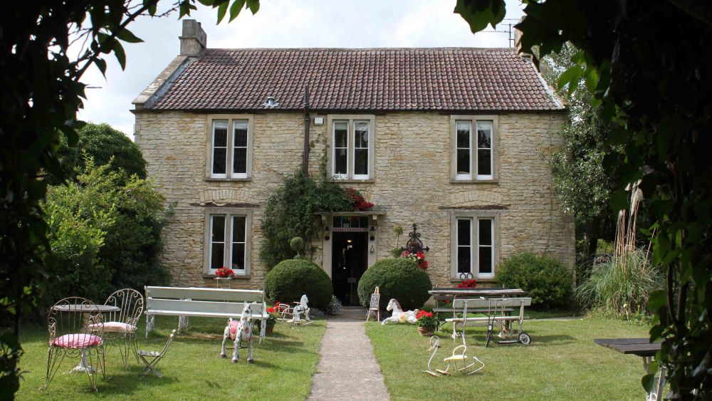 Group in the Cotswolds Fosse courtyard cottages sleep…