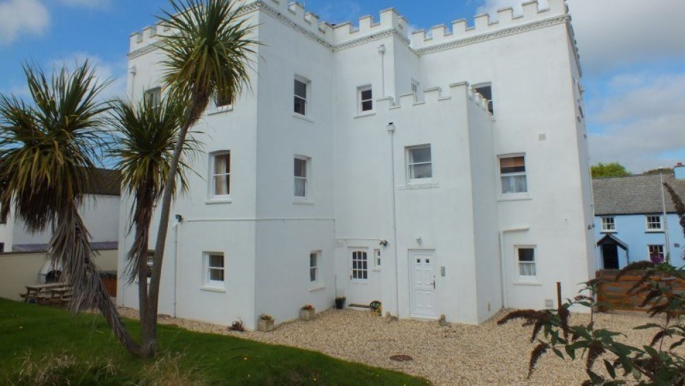 Globe House newly renovated and extended Mansion sleeping up to 24, on Pembrokeshire coastal Path