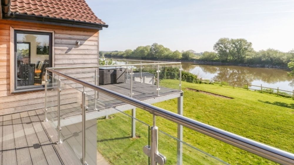 Gone fishing? Modern family home with River Severn access