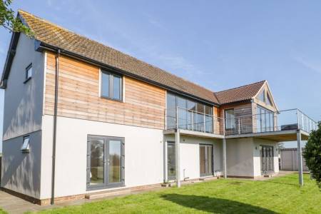 Gone fishing? Modern family home with River Severn access