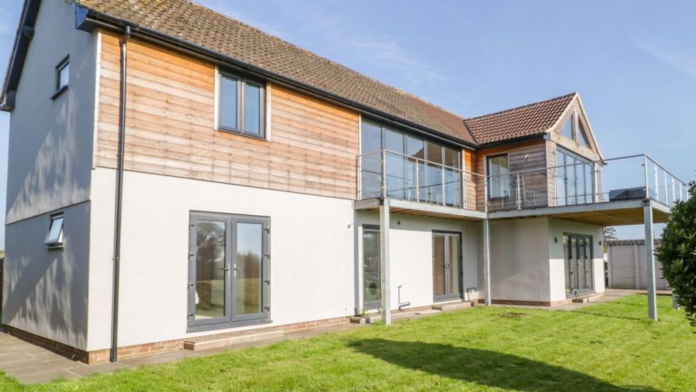 Gone fishing? Modern family home with River Severn access