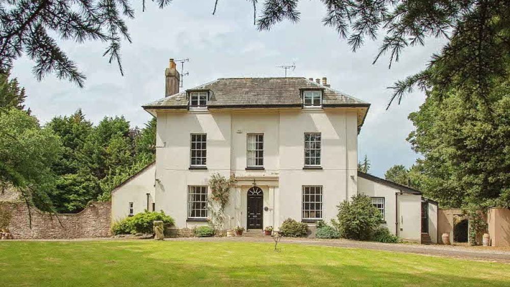 Georgian Manor House with games and cinema room, bar and gym in Chepstow