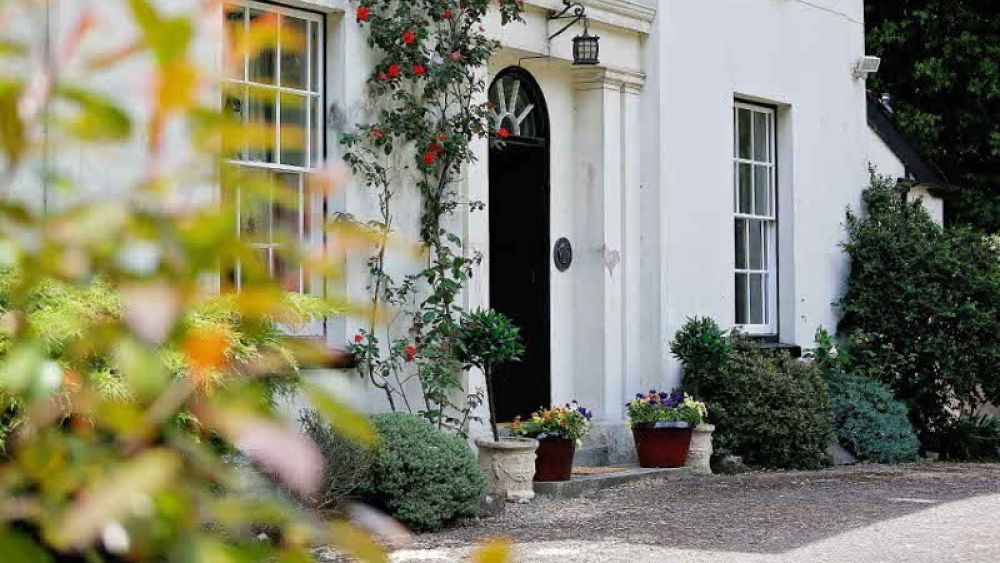 Georgian Manor House with games and cinema room, bar and gym in Chepstow