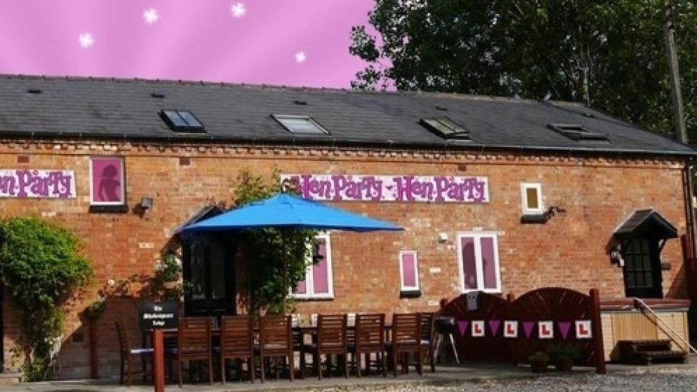 Hen Party Holiday House with Hot Tub in Stratford upon Avon - Sleeps 16
