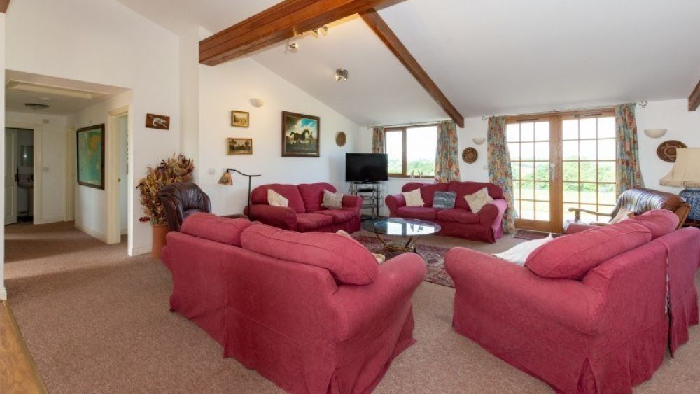 High Cloud Farm and Barn - Stunning rural location with amazing views and outdoor swimming pool, sleeps 12-24