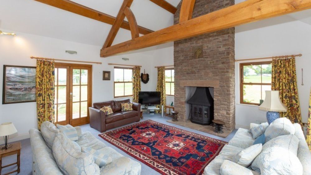 High Cloud Farm and Barn - Stunning rural location with amazing views and outdoor swimming pool, sleeps 12-24