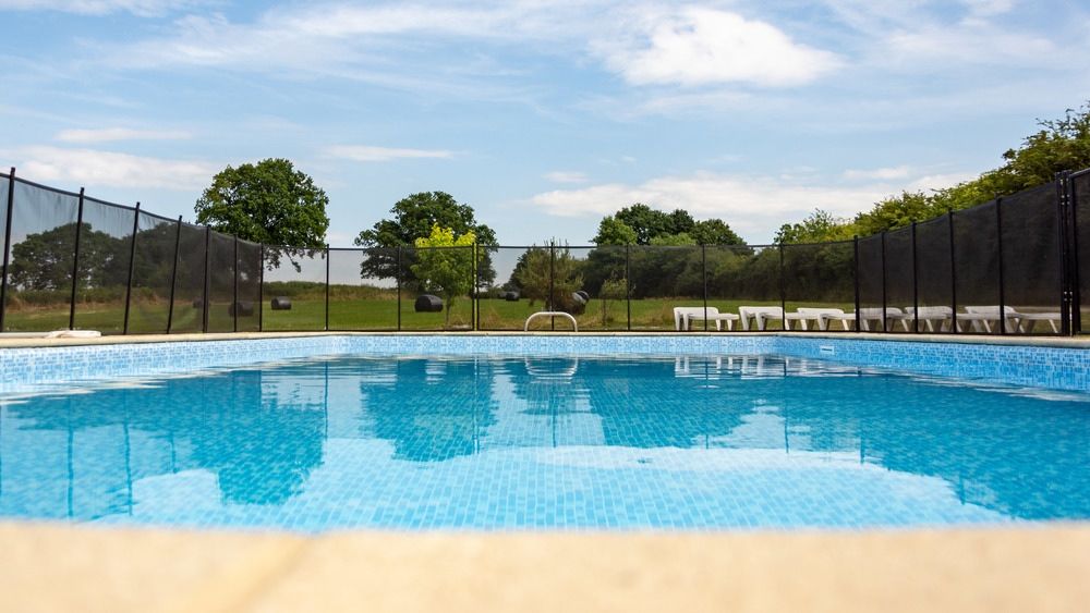 High Cloud Farm and Barn - Stunning rural location with amazing views and outdoor swimming pool, sleeps 12-24