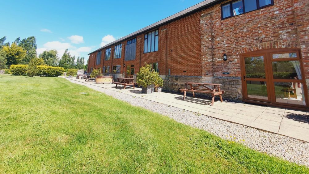 Spacious Rural Retreat for 8 with a Hot Tub