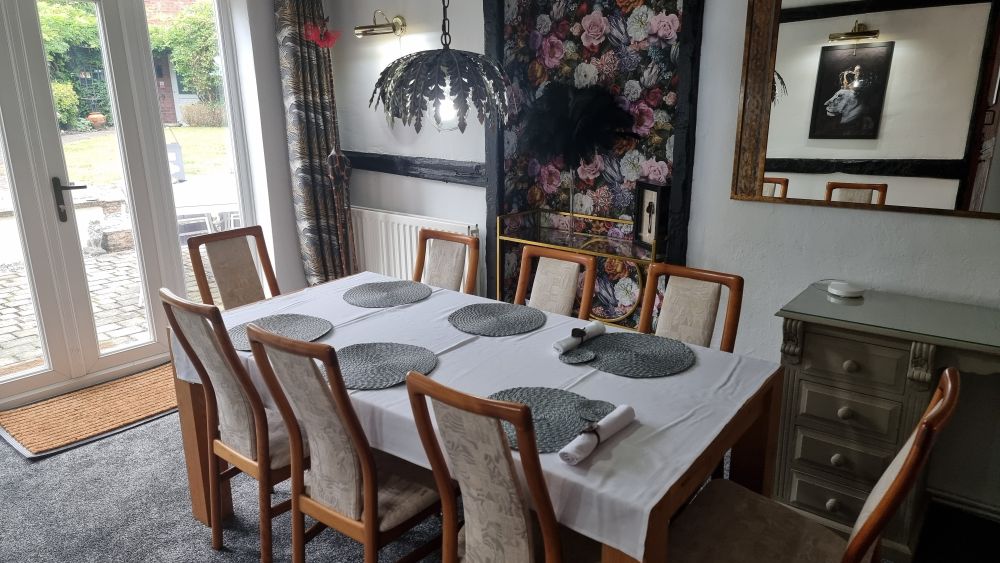Lilac Cottage - Sleeps 8 - HOT TUB in private garden - Henley in Arden, Stratford upon Avon
