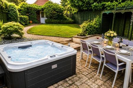 Lilac Cottage - Sleeps 6 - HOT TUB in private garden - Henley in Arden, Stratford upon Avon