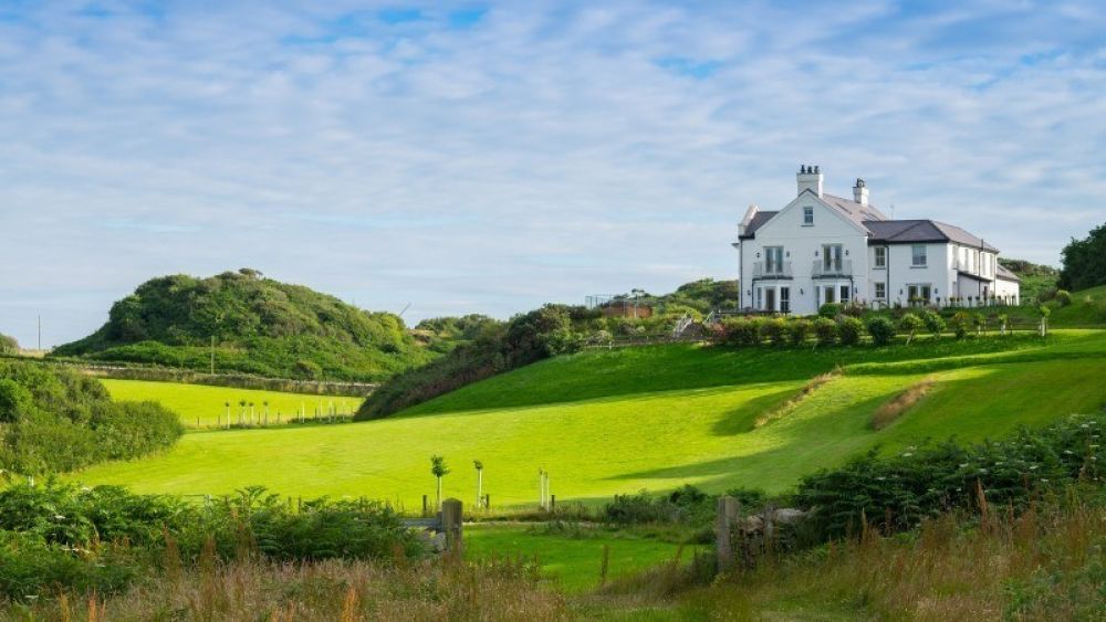 Llanlliana Coastal Retreat sleeps 20 in Anglesey North Wales with all weather swim spa