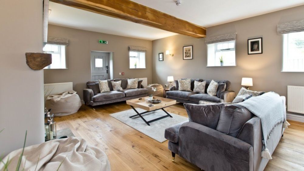 Manifold Farm- Stunning, Refurbished Country Farmhouse and Barn