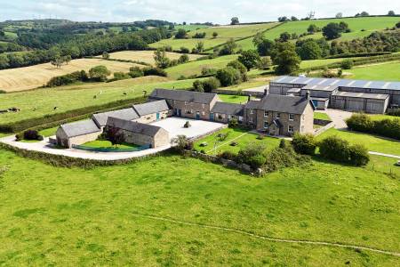 Manifold Farm- Stunning, Refurbished Country Farmhouse and Barn
