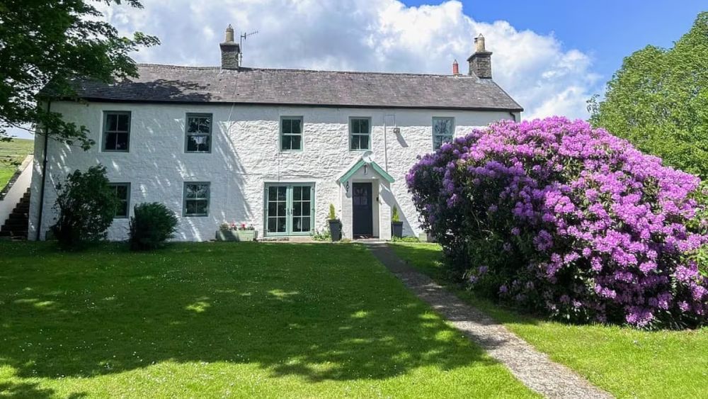 Mark Close Farmhouse - Group accommodation within walking distance to pubs and shops