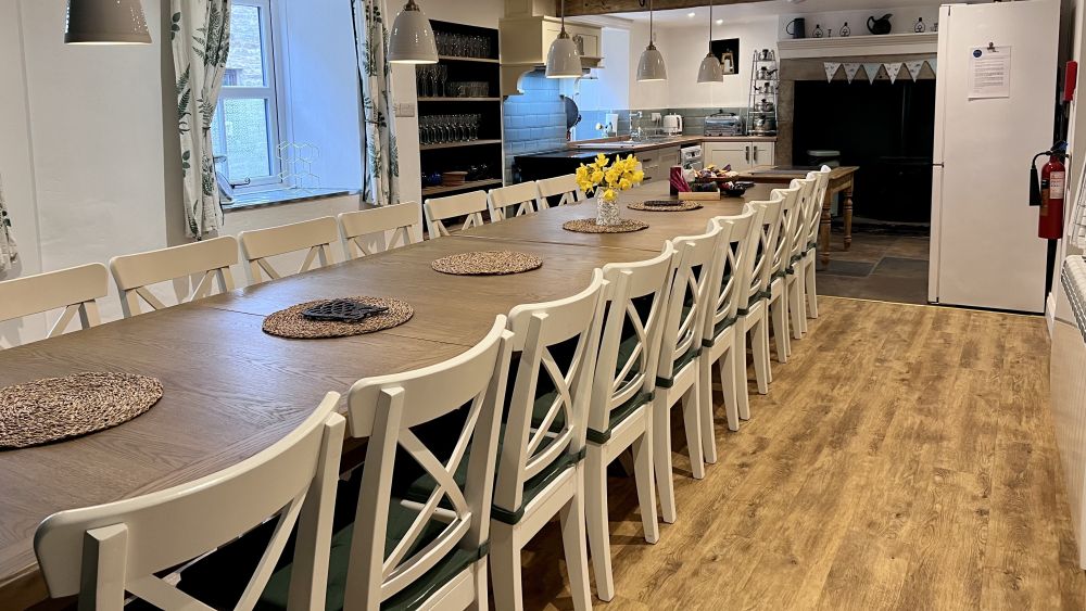Mark Close Farmhouse - Group accommodation within walking distance to pubs and shops