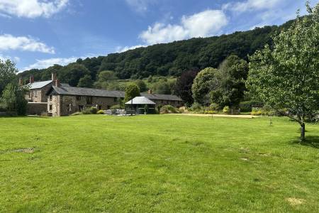 Orchard Barn A large holiday house for family holidays, near Tiverton