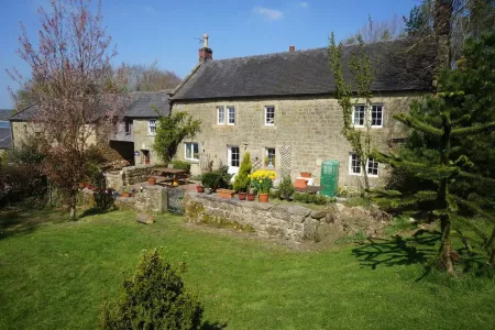 Peak District Stone Farmhouse with Views over Carsington Water