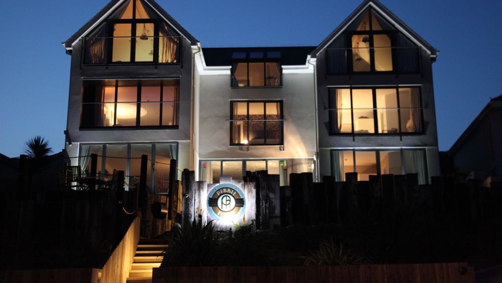 Pebble House, Exquisite 5* Gold Accommodation, Sleeps 12 in 6 All Ensuite Bedrooms, Mevagissey, Cornwall