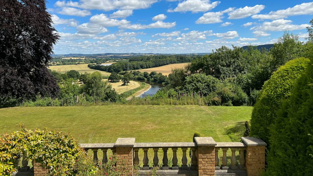 Pencraig Court - 18th century Country House with stunning river views sleeps 36 (44 with annexe cottage)