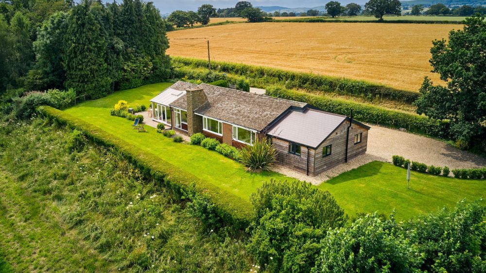 Pendennis: Accessible Cottage sleeping 10 in 6 Bedrooms, Shropshire