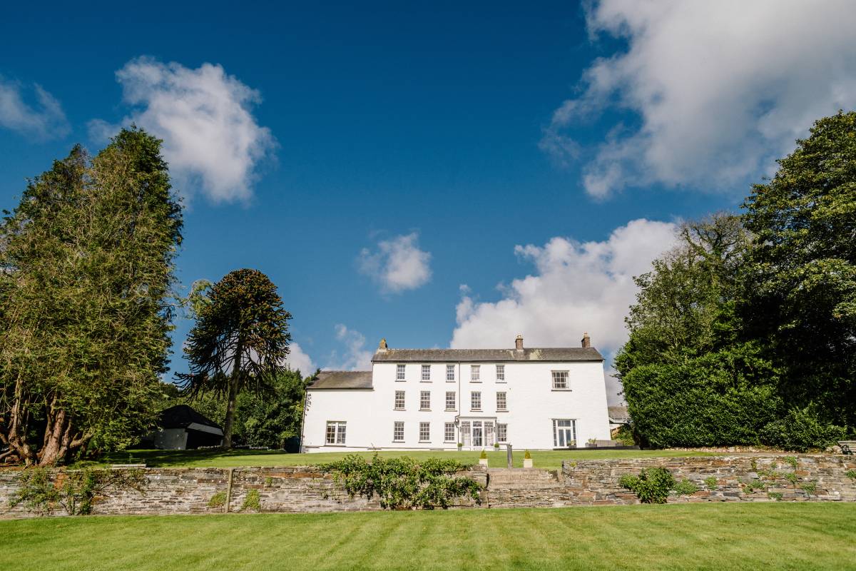 Plas Pantyderi Manor, luxury accommodation in Pembrokeshire for 21