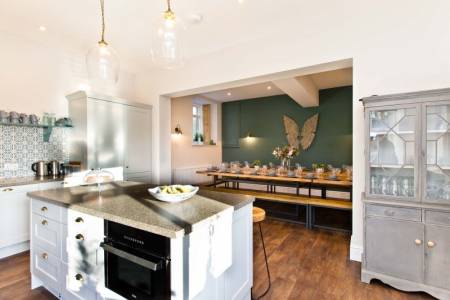 Priestcliffe House - Beautiful designed Victorian Country home