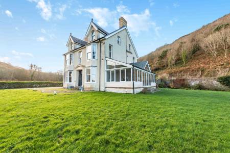 Relaxing and tranquil 4* house in coastal location - Sleeps 20