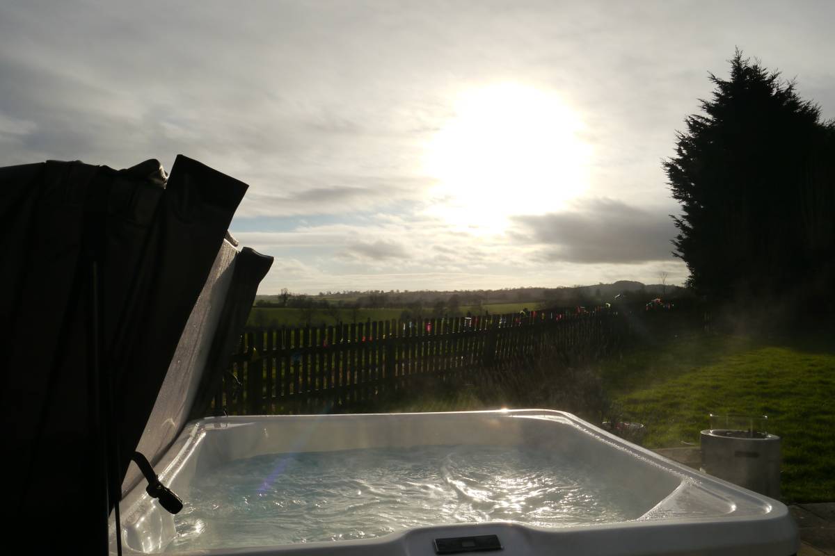 South View Country House sleeps 12 - HOT TUB