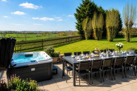 South View Country House sleeps 12 - HOT TUB