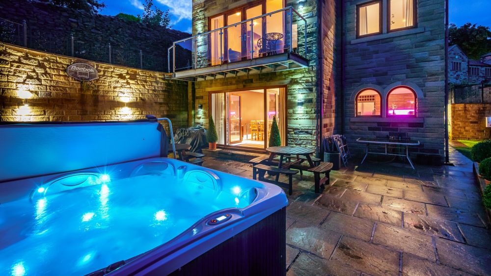 Beautiful Stonewell House  - Spacious holiday home with hot tub