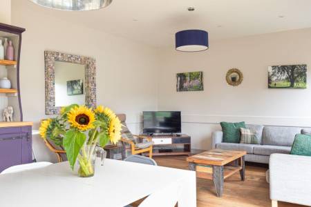 Courtyard Barns at Notgrove, Group Holidays in Gloucestershire with the luxury of 15 bedrooms,15 bathrooms.