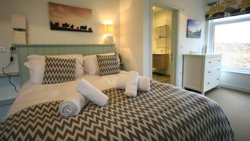 Courtyard Barns at Notgrove, Group Holidays in Gloucestershire with the luxury of 15 bedrooms,15 bathrooms.
