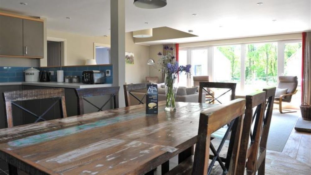 Courtyard Barns at Notgrove, Group Holidays in Gloucestershire with the luxury of 15 bedrooms,15 bathrooms.